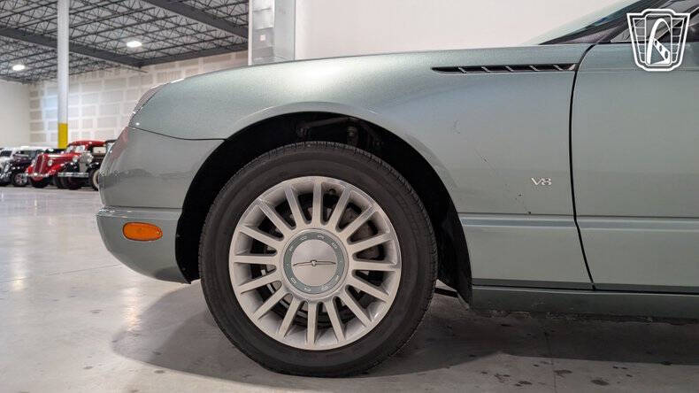 2004 Ford Thunderbird