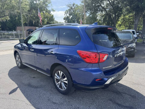 2020 Nissan Pathfinder SV