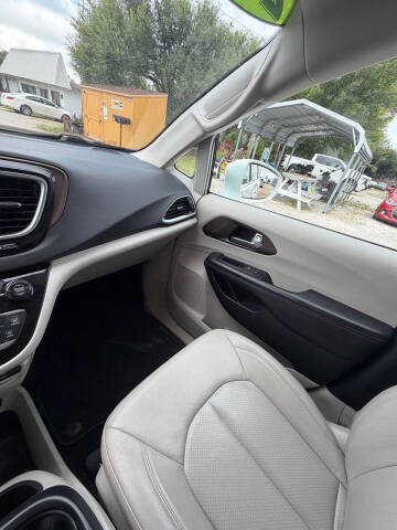 2017 Chrysler Pacifica Touring-L Plus