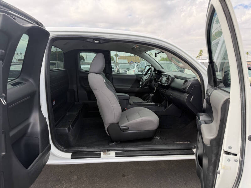 2017 Toyota Tacoma SR