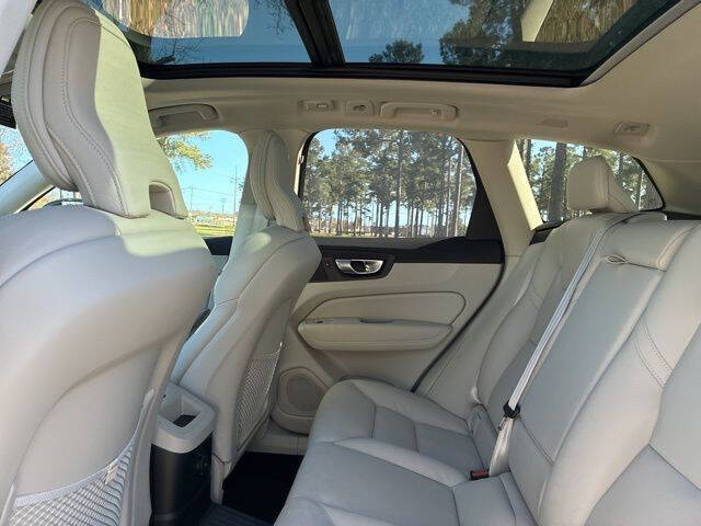 2025 Volvo XC60 T8 Plus Dark Theme