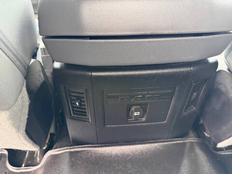 2016 RAM 1500 SLT