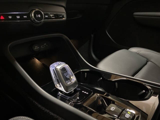 2025 Volvo XC40 B5 Plus Bright Theme