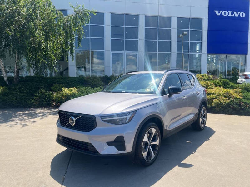 2026 Volvo XC40 B5 Core
