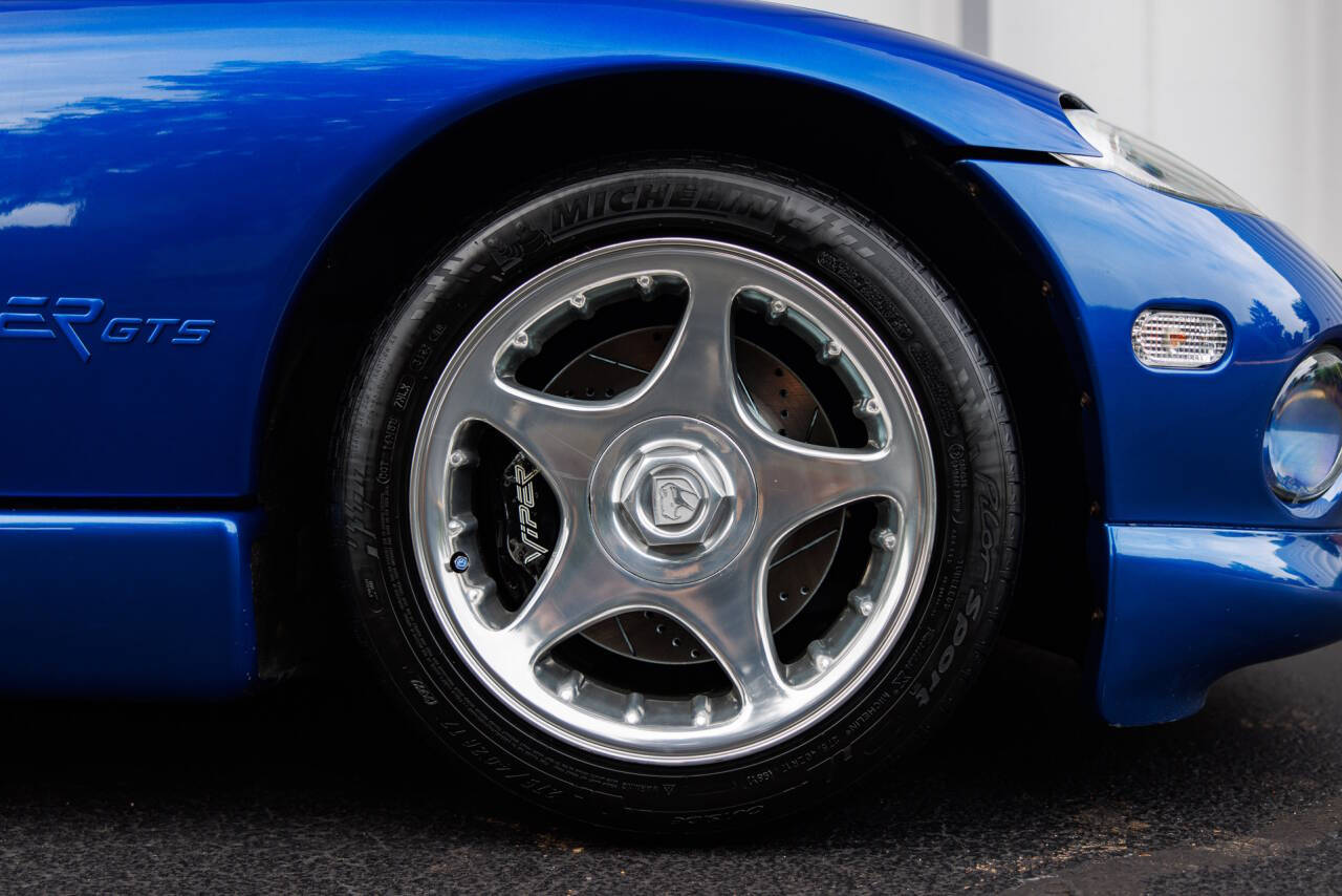 1997 Dodge Viper 30