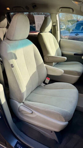 2011 Toyota Sienna Base 7-Passenger