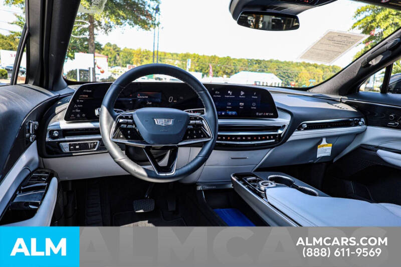 2025 Cadillac LYRIQ Luxury 1