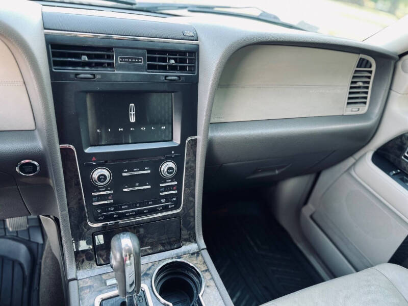 2016 Lincoln Navigator Select