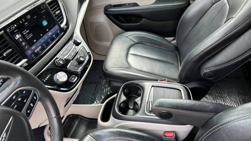 2022 Chrysler Pacifica Touring L