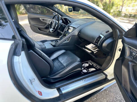 2019 Jaguar F-TYPE R