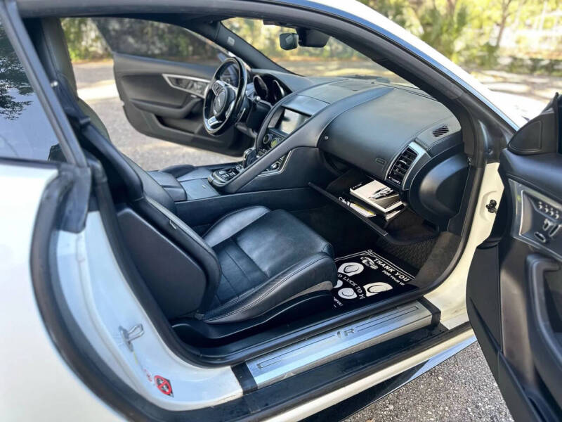 2019 Jaguar F-TYPE R