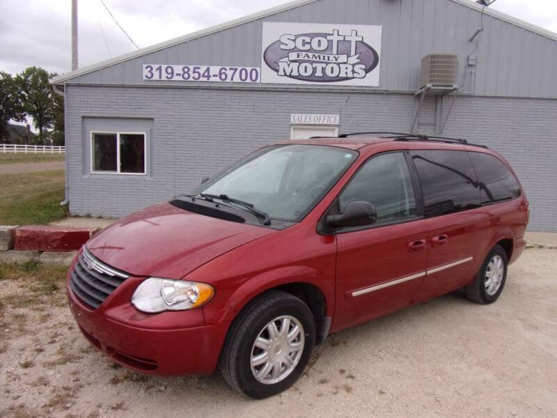 2007 Chrysler Town and Country for sale at SCOTT FAMILY MOTORS in Springville IA