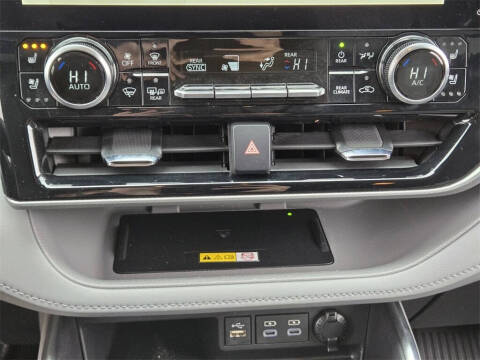 2023 Toyota Highlander Hybrid Platinum