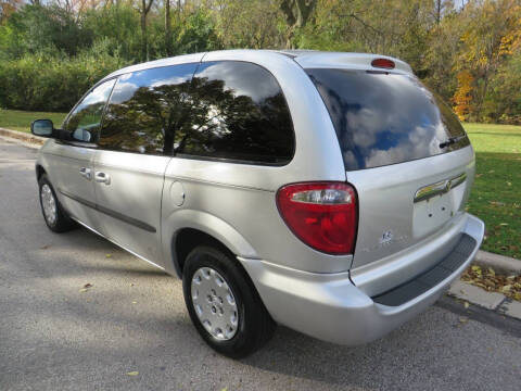 2004 Chrysler Town and Country Family Value