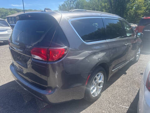 2017 Chrysler Pacifica Touring-L