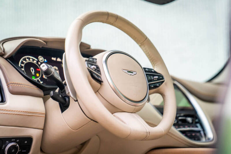 2021 Aston Martin DBX