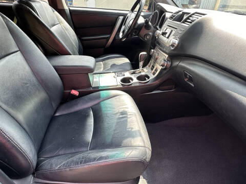 2011 Toyota Highlander SE