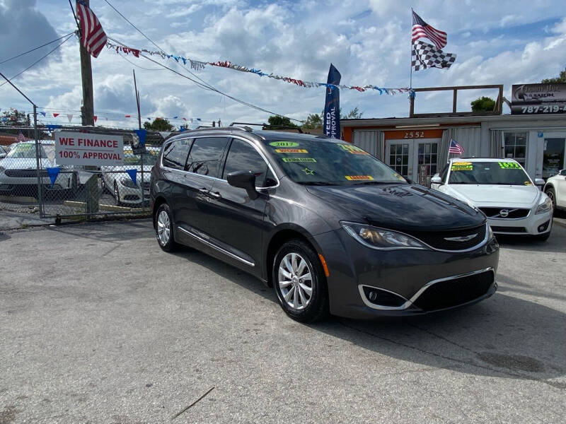 2017 Chrysler Pacifica Touring Plus
