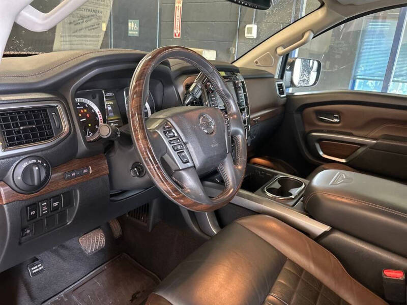 2017 Nissan Titan Platinum Reserve