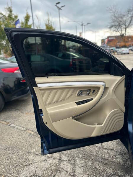 2016 Ford Taurus SE