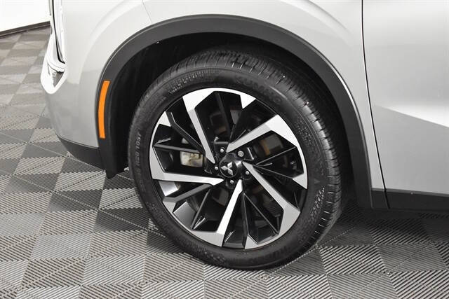 2023 Mitsubishi Outlander SE