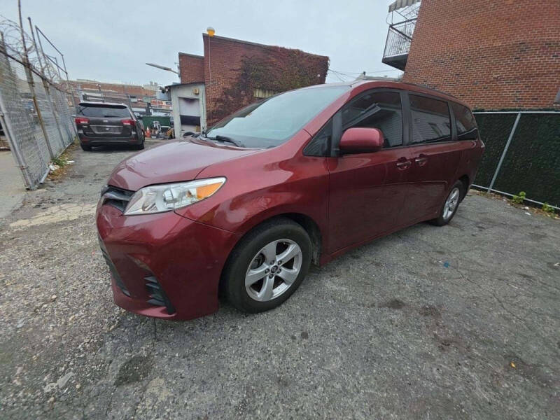 2019 Toyota Sienna LE 8-Passenger