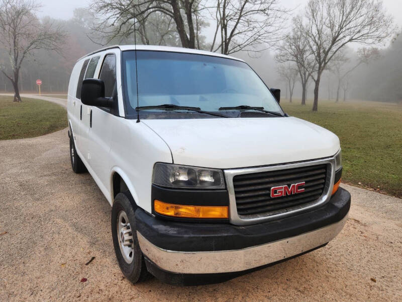 2018 GMC Savana Cargo Work Van photo 3