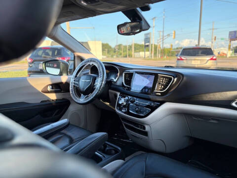 2017 Chrysler Pacifica Touring-L