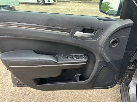 2017 Chrysler 300 Limited