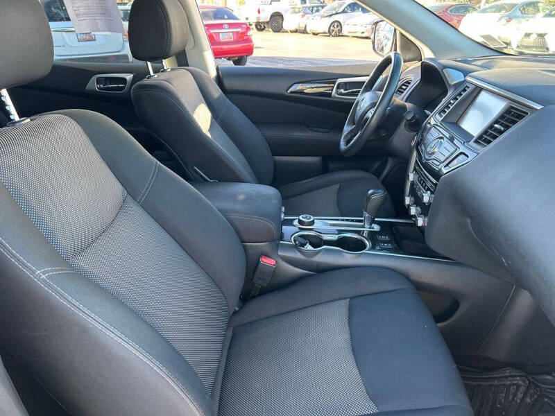 2017 Nissan Pathfinder SV