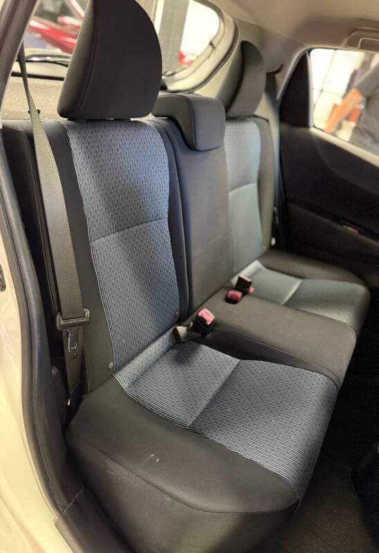 2012 Toyota Yaris 5-Door SE