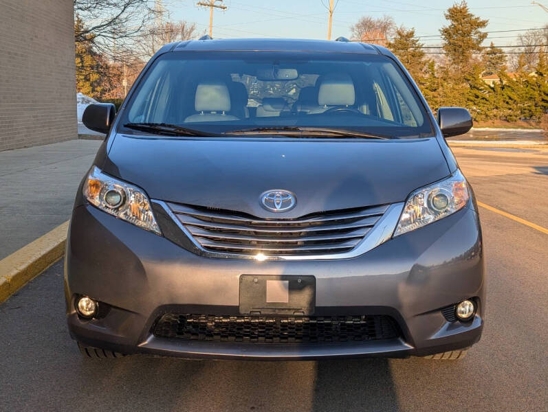 2017 Toyota Sienna XLE 8-Passenger