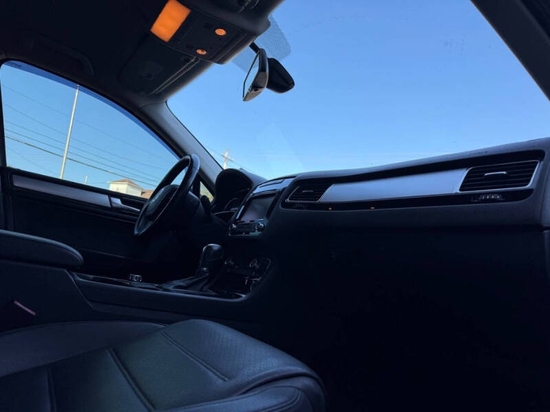 2014 Volkswagen Touareg V6 Sport