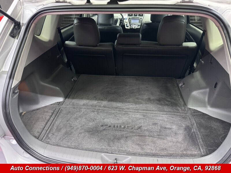 2014 Toyota Prius v Five