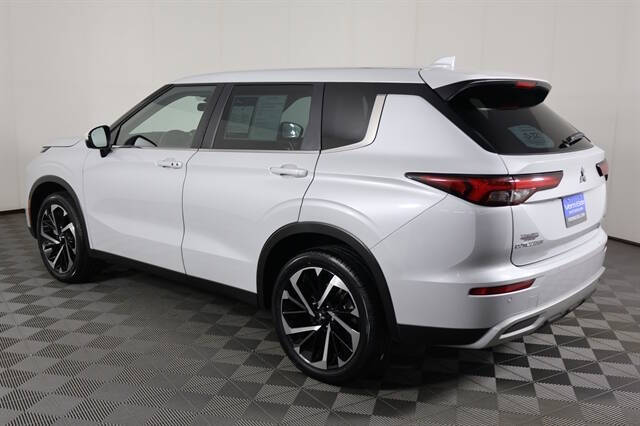 2023 Mitsubishi Outlander SE
