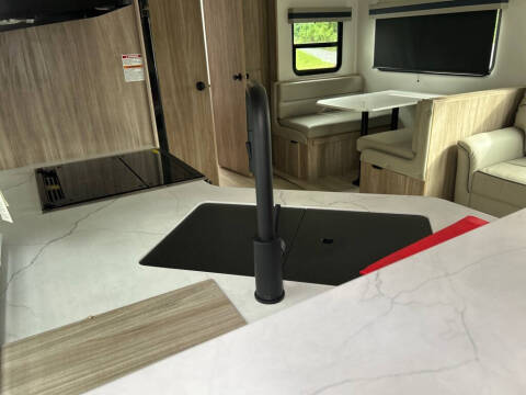 2024 Winnebago 30 BH ACCESS