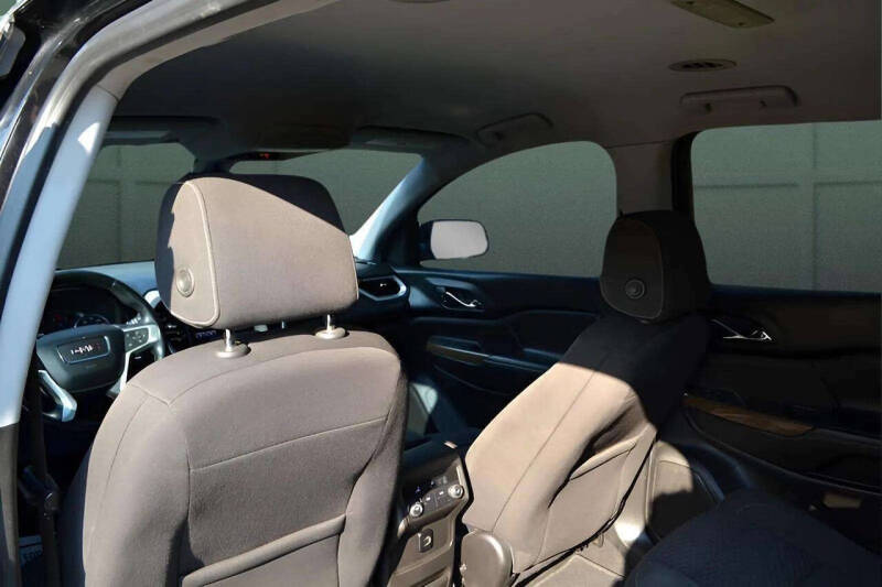 2017 GMC Acadia SLE-2