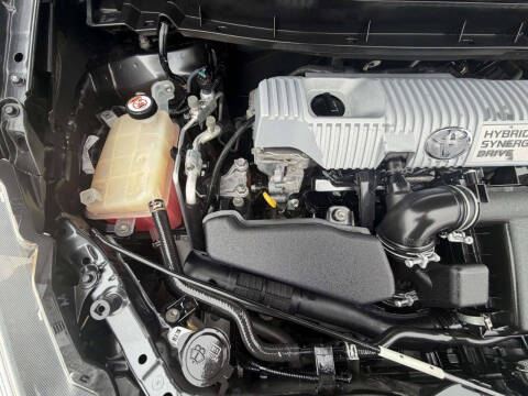 2017 Toyota Prius v Five