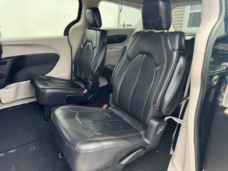 2017 Chrysler Pacifica Touring-L