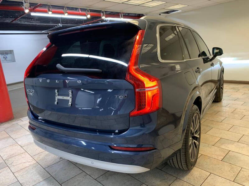2022 Volvo XC90 T6 Momentum 7-Passenger
