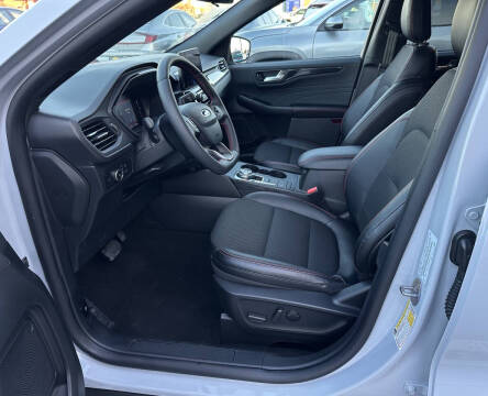 2025 Ford Escape ST-Line Select