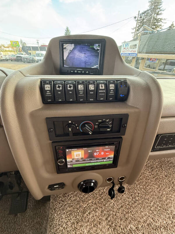 2014 Fleetwood RV Bounder 33’ Double Slide!!!!