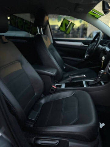 2012 Volkswagen Passat SE PZEV