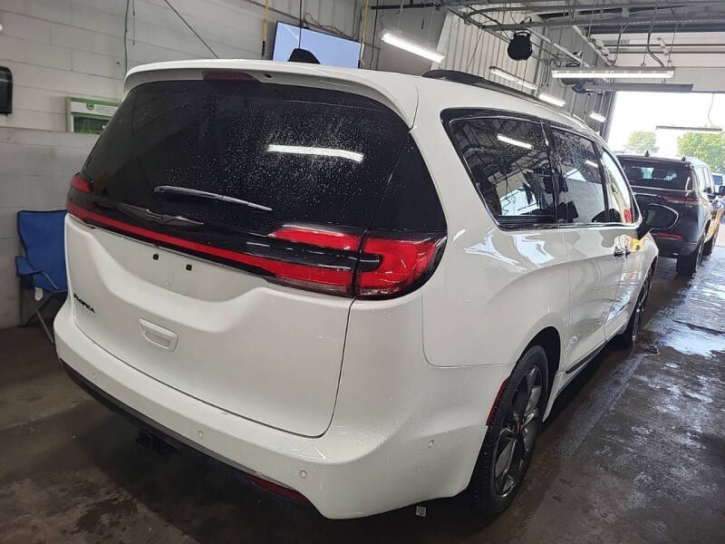 2024 Chrysler Pacifica Touring L