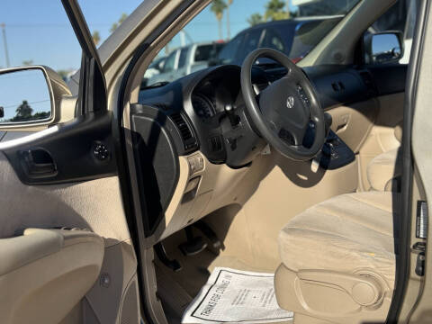 2007 Hyundai Entourage SE