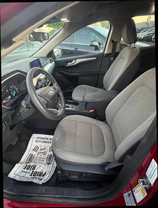 2020 Ford Escape SE