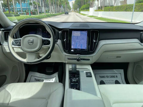 2023 Volvo XC60 B5 Plus Dark Theme