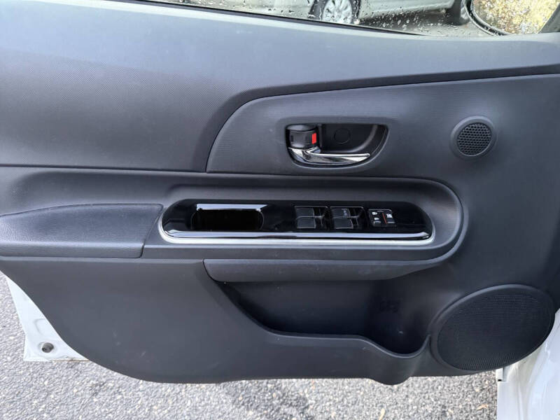 2016 Toyota Prius c Three