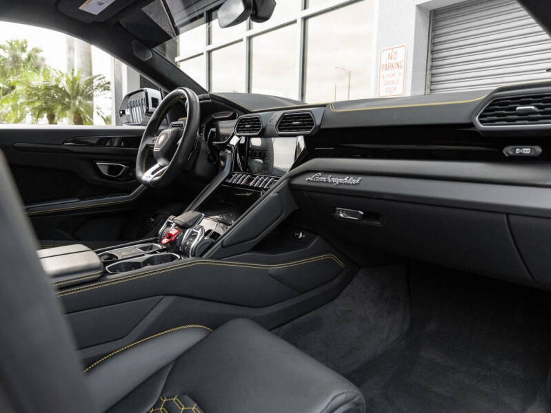 2022 Lamborghini Urus