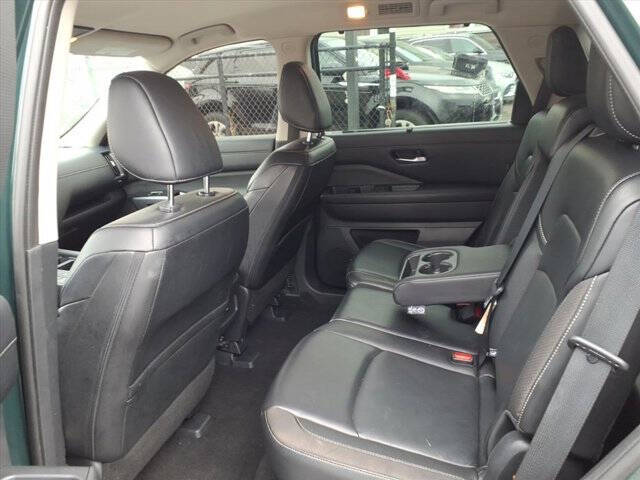 2023 Nissan Pathfinder SL